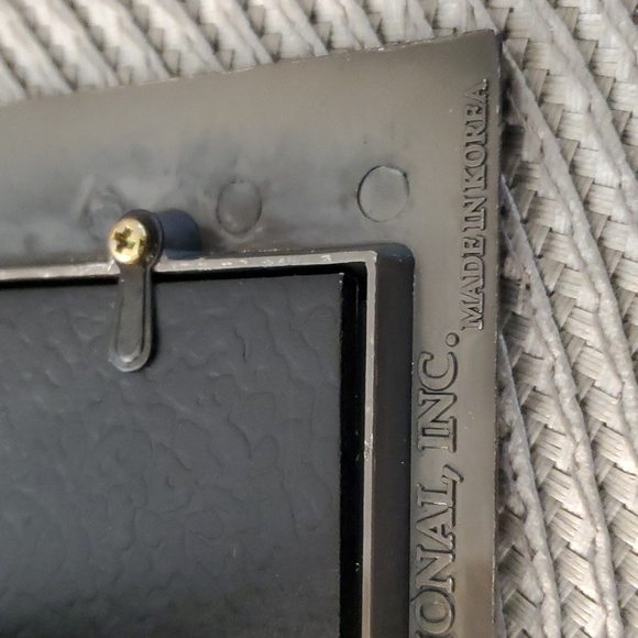 New York Metal Vintage Picture Frame - Picture 5 of 7